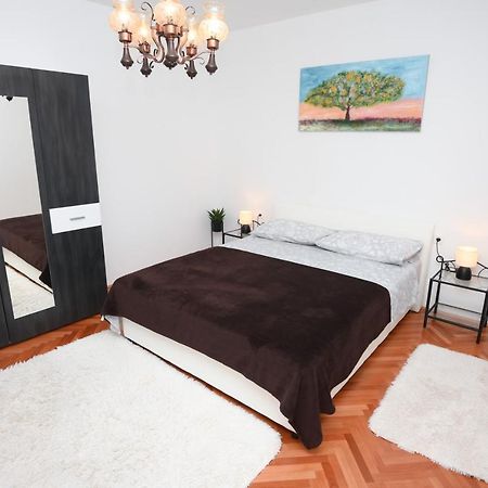 Apartments Lidija: Sea View with Exclusive Hot Tub or Pool Access Podstrana Exterior photo
