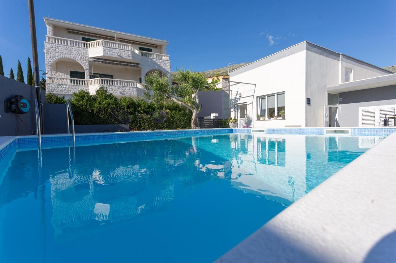 Apartments Lidija: Sea View with Exclusive Hot Tub or Pool Access Podstrana Exterior photo