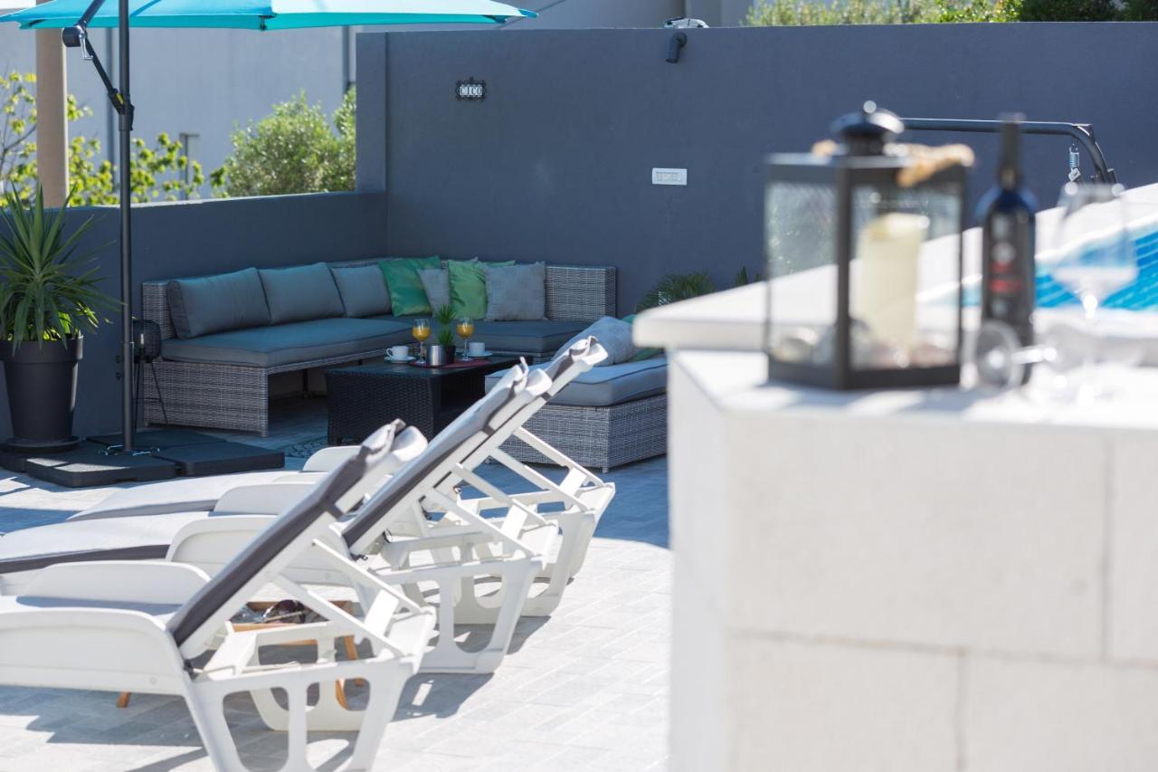 Apartments Lidija: Sea View with Exclusive Hot Tub or Pool Access Podstrana Exterior photo