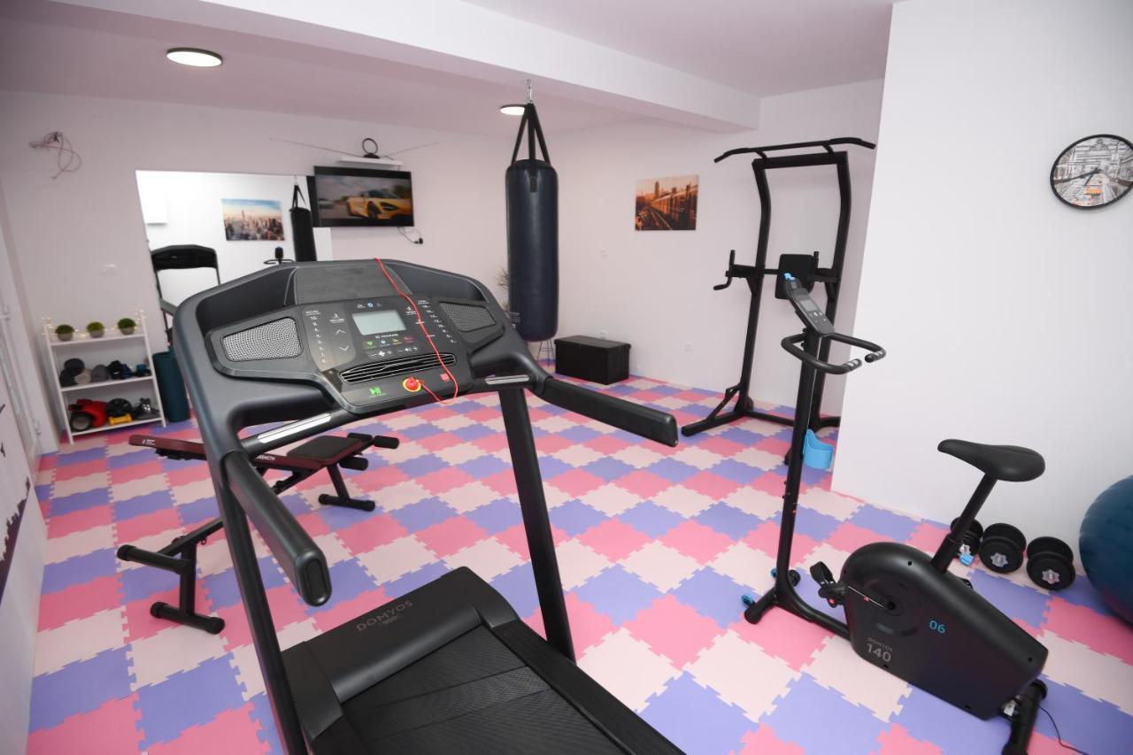 Apartments Lidija: Sea View with Exclusive Hot Tub or Pool Access Podstrana Exterior photo