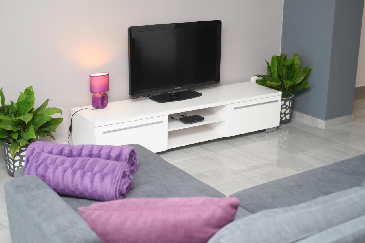 Apartments Lidija: Sea View with Exclusive Hot Tub or Pool Access Podstrana Exterior photo