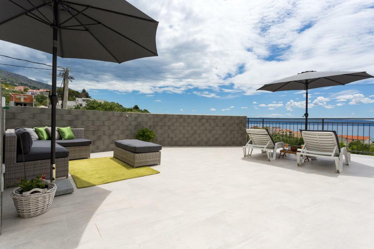 Apartments Lidija: Sea View with Exclusive Hot Tub or Pool Access Podstrana Exterior photo