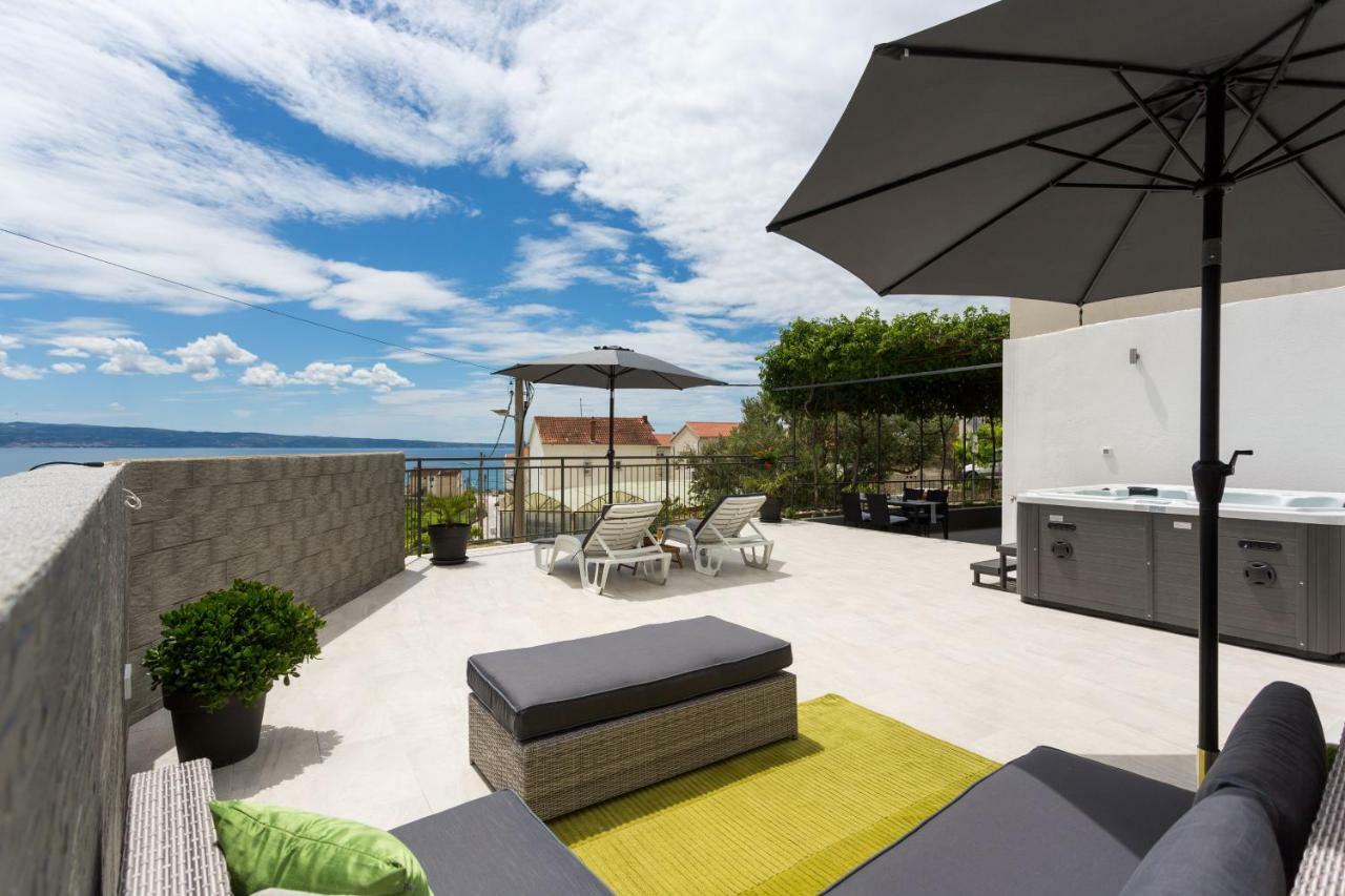 Apartments Lidija: Sea View with Exclusive Hot Tub or Pool Access Podstrana Exterior photo