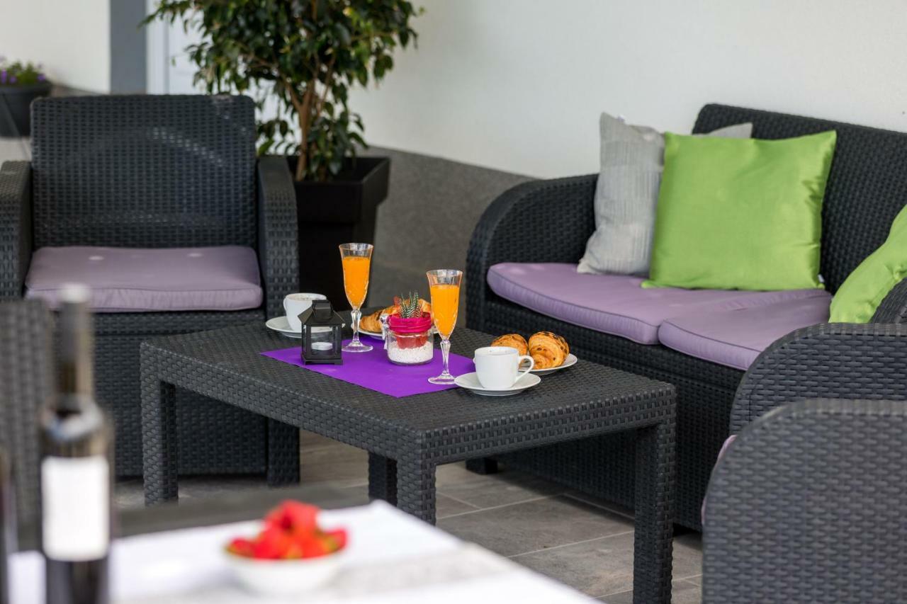 Apartments Lidija: Sea View with Exclusive Hot Tub or Pool Access Podstrana Exterior photo