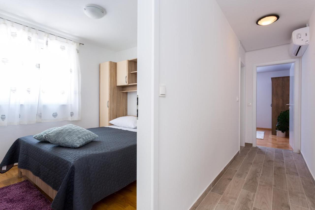 Apartments Lidija: Sea View with Exclusive Hot Tub or Pool Access Podstrana Exterior photo