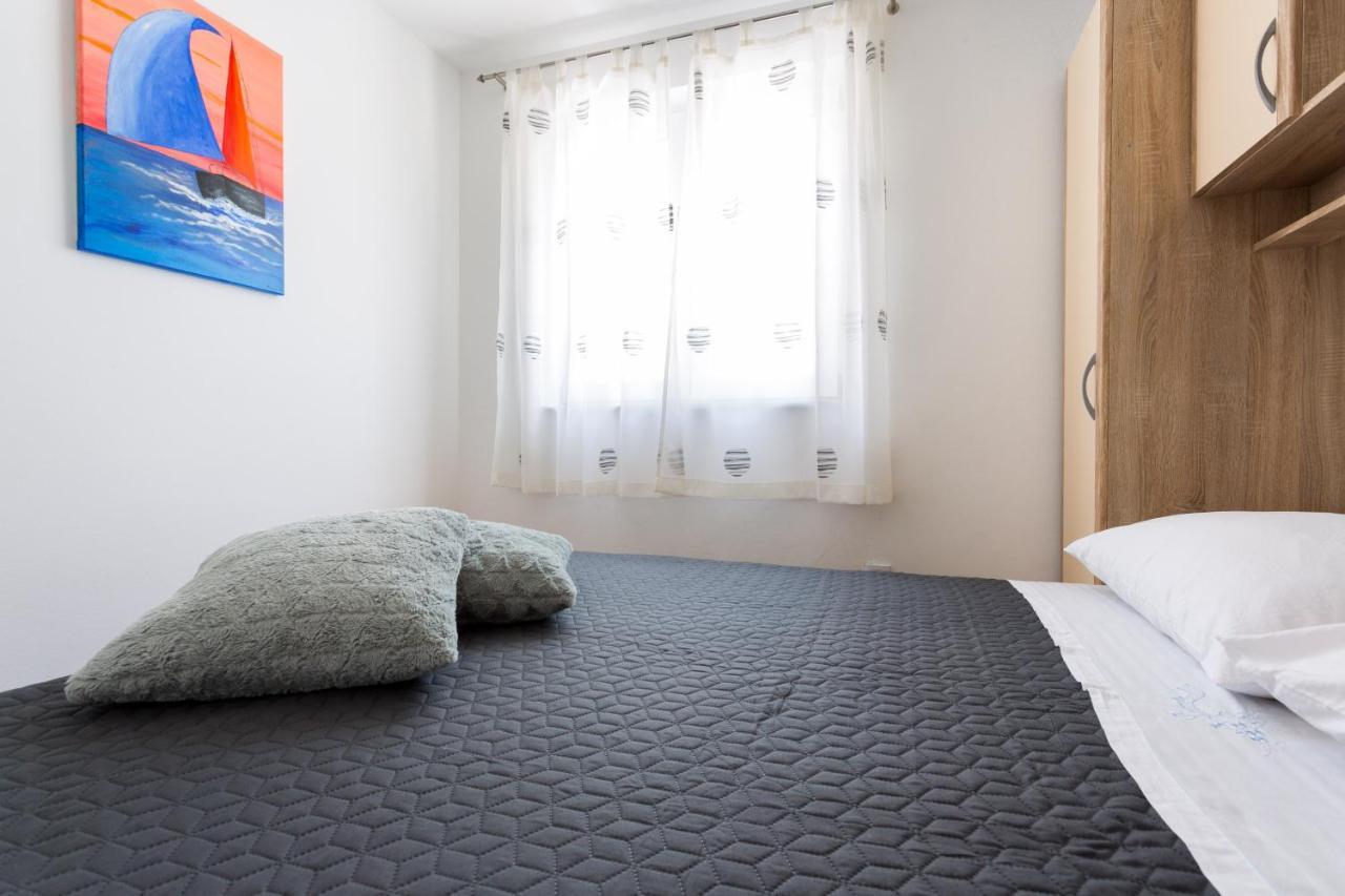 Apartments Lidija: Sea View with Exclusive Hot Tub or Pool Access Podstrana Exterior photo